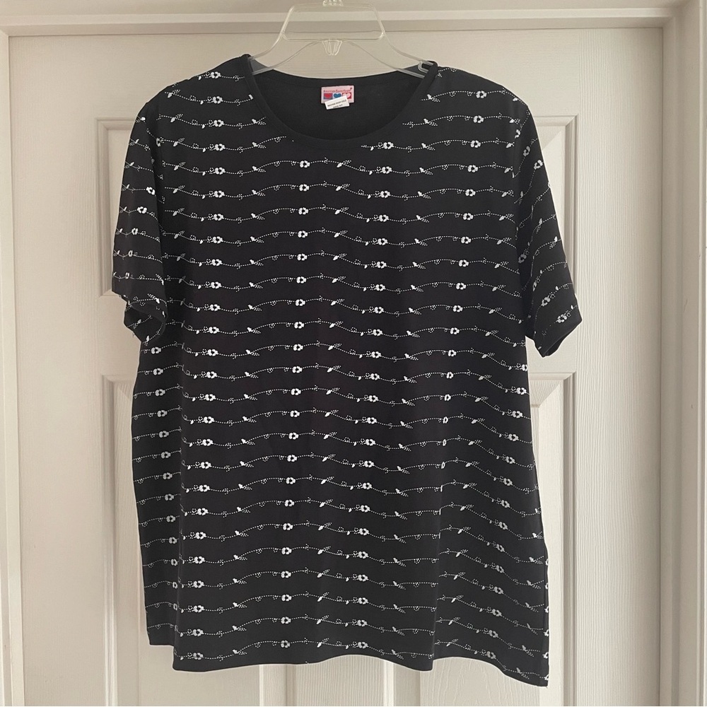 American Sweetheart Cotton Black Tee with floral design L style B8A